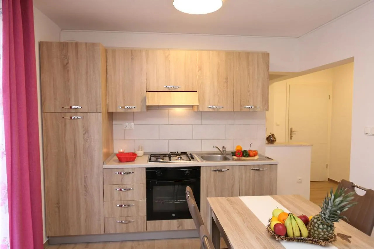 Apartments Mirjana سيلو 0*,
